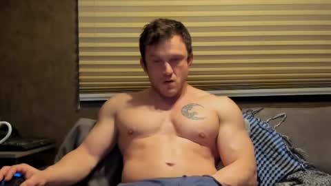 Snapshot of nzmone chatting on February 2025 01:15:01 AM FitDogg online show from February 2025 01:15:01 AM