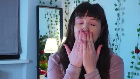 hey hey i am Lora and im new here hope to have some good time here 3 online show from December 2025 02:00:02 PM