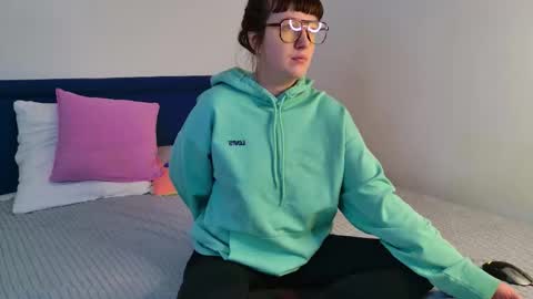 hey hey i am Lora and im new here hope to have some good time here 3 online show from January 2026 02:10:02 PM