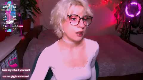 Snapshot of obedientt_ chatting on October 2025 10:43:02 AM Moonlight online show from October 2025 10:43:02 AM