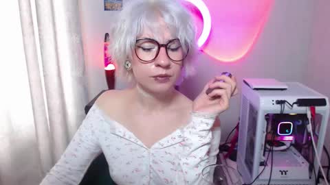 Snapshot of obedientt_ chatting on October 2025 10:13:02 AM Moonlight online show from October 2025 10:13:02 AM