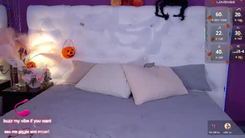 Snapshot of obedientt_ chatting on October 2025 09:35:02 AM Moonlight online show from October 2025 09:35:02 AM