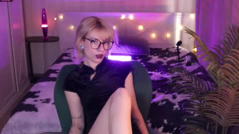 Snapshot of obedientt_ chatting on March 2026 09:09:02 AM Moonlight online show from March 2026 09:09:02 AM