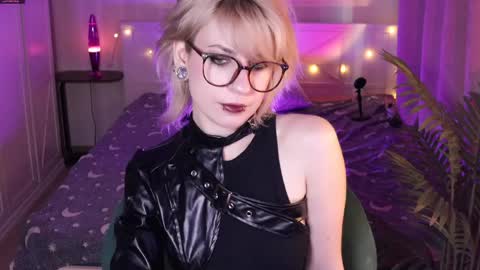Snapshot of obedientt_ chatting on April 2026 08:56:02 AM Moonlight online show from April 2026 08:56:02 AM
