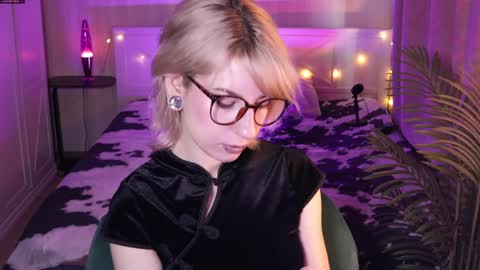Snapshot of obedientt_ chatting on April 2026 07:52:01 AM Moonlight online show from April 2026 07:52:01 AM
