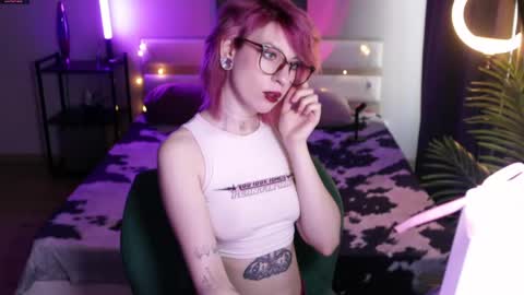 Snapshot of obedientt_ chatting on May 2026 08:52:01 AM Moonlight online show from May 2026 08:52:01 AM