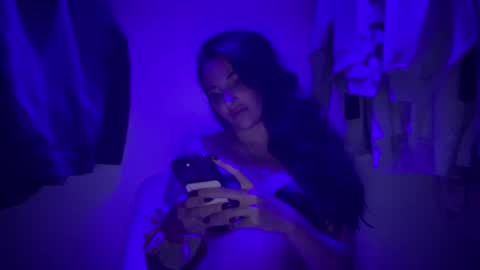 A L A R A  online show from October 2025 02:40:02 AM