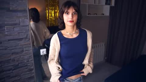 Thea online show from February 2025 09:33:02 PM