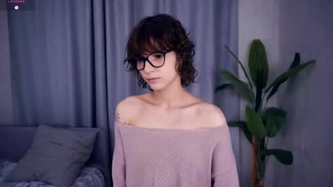 Thea online show from September 2025 07:17:02 PM