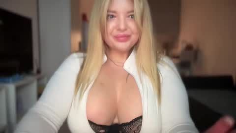 Snapshot of odriolsen chatting on October 2025 06:02:02 AM Odri online show from October 2025 06:02:02 AM