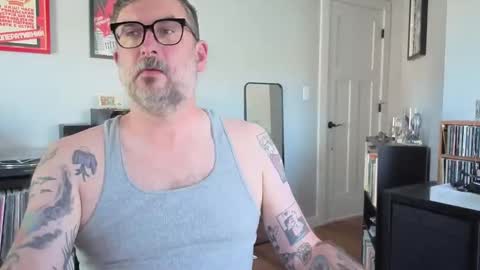 Office Dad online show from October 2025 06:26:01 PM