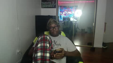 Snapshot of officialmoneyxxx chatting on December 2024 05:11:01 PM Money online show from December 2024 05:11:01 PM