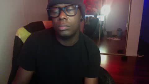 Snapshot of officialmoneyxxx chatting on December 2024 01:33:01 PM Money online show from December 2024 01:33:01 PM