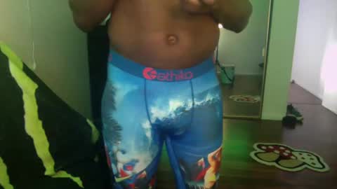 Snapshot of officialmoneyxxx chatting on December 2024 05:22:02 PM Money online show from December 2024 05:22:02 PM