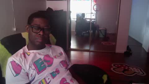 Snapshot of officialmoneyxxx chatting on December 2024 03:58:01 PM Money online show from December 2024 03:58:01 PM