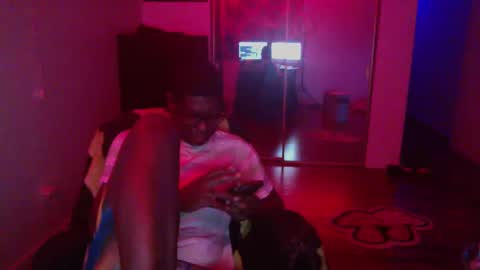 Snapshot of officialmoneyxxx chatting on December 2024 01:28:01 AM Money online show from December 2024 01:28:01 AM