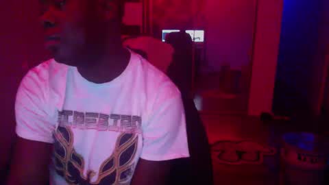 Snapshot of officialmoneyxxx chatting on December 2024 02:46:02 PM Money online show from December 2024 02:46:02 PM