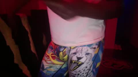 Snapshot of officialmoneyxxx chatting on January 2025 01:27:01 AM Money online show from January 2025 01:27:01 AM