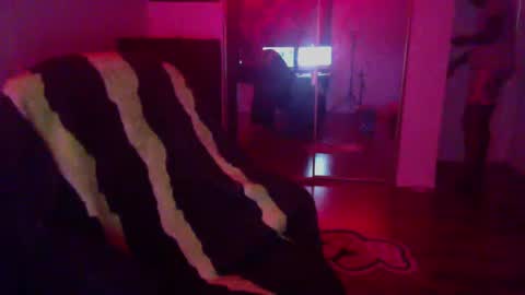 Snapshot of officialmoneyxxx chatting on January 2025 05:59:02 PM Money online show from January 2025 05:59:02 PM