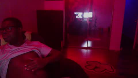 Snapshot of officialmoneyxxx chatting on January 2025 07:00:01 AM Money online show from January 2025 07:00:01 AM