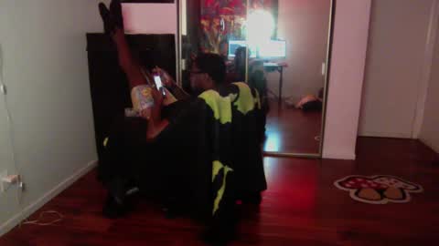 Snapshot of officialmoneyxxx chatting on October 2025 08:34:02 AM Money online show from October 2025 08:34:02 AM