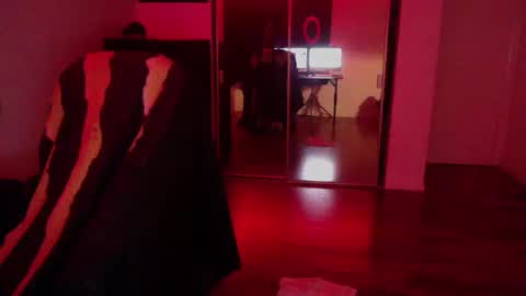 Snapshot of officialmoneyxxx chatting on October 2025 10:27:02 AM Money online show from October 2025 10:27:02 AM