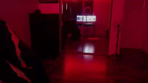 Snapshot of officialmoneyxxx chatting on October 2025 05:53:01 PM Money online show from October 2025 05:53:01 PM