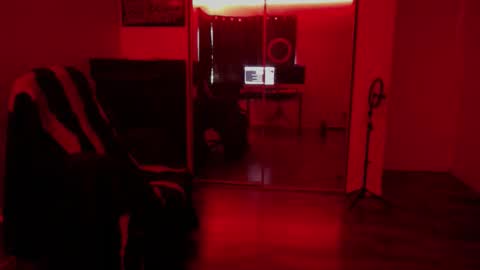 Snapshot of officialmoneyxxx chatting on November 2025 05:01:02 PM Money online show from November 2025 05:01:02 PM