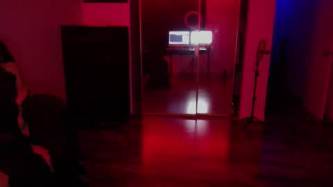 Snapshot of officialmoneyxxx chatting on November 2025 09:31:01 AM Money online show from November 2025 09:31:01 AM