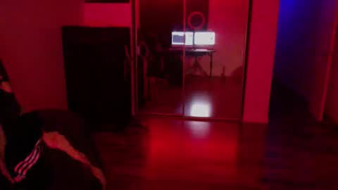 Snapshot of officialmoneyxxx chatting on November 2025 09:03:01 AM Money online show from November 2025 09:03:01 AM