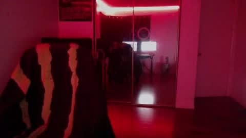 Snapshot of officialmoneyxxx chatting on December 2025 08:18:01 AM Money online show from December 2025 08:18:01 AM