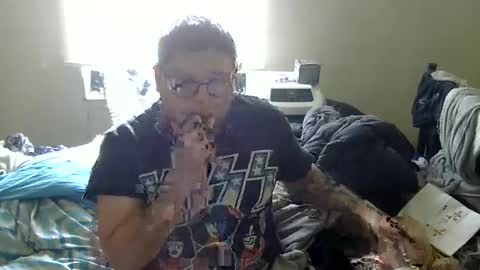 Snapshot of oflores77 chatting on December 2025 05:42:02 PM oscar flores online show from December 2025 05:42:02 PM