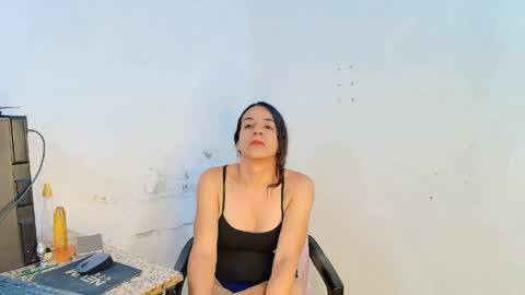 Snapshot of oh_tique chatting on April 2026 12:56:01 AM LU online show from April 2026 12:56:01 AM