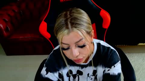 Snapshot of ohhh_nicole chatting on April 2026 02:06:02 PM ohhh_nicole online show from April 2026 02:06:02 PM