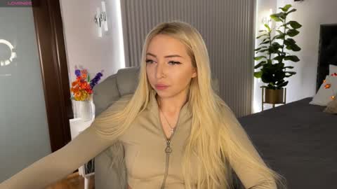 Emma online show from October 2025 01:06:02 AM