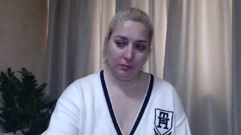 Snapshot of ohsweetiren chatting on May 2026 05:25:02 AM Iren online show from May 2026 05:25:02 AM
