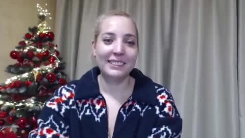 Mari online show from December 2025 12:12:02 PM