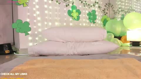 ohyesly_ online show from March 2026 10:23:01 AM