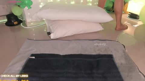 ohyesly_ online show from March 2026 10:11:01 AM