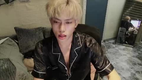 Snapshot of oishii_ii chatting on April 2026 05:40:02 PM oishii online show from April 2026 05:40:02 PM