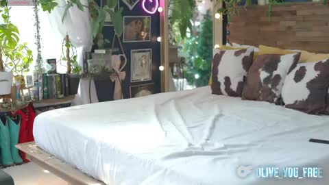 Olive online show from April 2026 04:45:01 PM