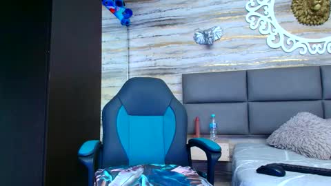 Snapshot of oliver__brown chatting on November 2025 10:44:02 PM Oliver online show from November 2025 10:44:02 PM