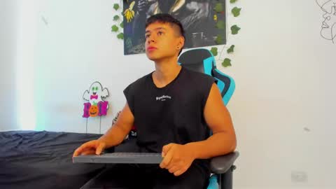 Snapshot of oliver_bray chatting on January 2025 03:54:02 PM Oliver bray online show from January 2025 03:54:02 PM