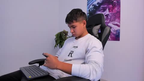 Snapshot of oliver_bray chatting on February 2025 02:53:02 PM Oliver bray online show from February 2025 02:53:02 PM