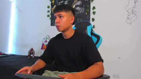 Snapshot of oliver_bray chatting on February 2025 05:50:01 PM Oliver bray online show from February 2025 05:50:01 PM