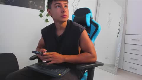 Snapshot of oliver_bray chatting on March 2025 04:46:02 PM Oliver bray online show from March 2025 04:46:02 PM