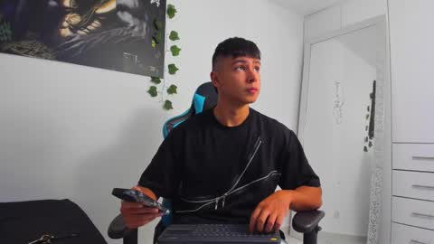 Snapshot of oliver_bray chatting on March 2025 12:11:02 AM Oliver bray online show from March 2025 12:11:02 AM