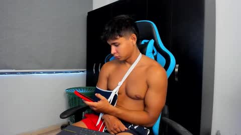 Snapshot of oliver_bray chatting on September 2025 04:00:02 PM Oliver bray online show from September 2025 04:00:02 PM