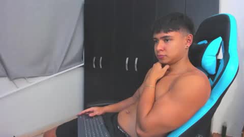 Snapshot of oliver_bray chatting on December 2025 10:37:02 PM Oliver bray online show from December 2025 10:37:02 PM