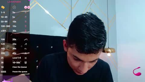 Snapshot of oliver_king_sex chatting on March 2025 09:15:01 PM Oliver Smith online show from March 2025 09:15:01 PM